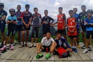 Bốn cầu thủ bóng đá trẻ được giải cứu từ hang Thái Lan Bốn cầu thủ bóng đá trẻ được giải cứu từ hang Thái Lan