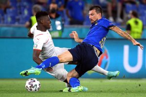 Italia vào vòng 1/8 sớm nhờ thắng Thuỵ Sỹ 3-0 Italia vào vòng 1/8 sớm nhờ thắng Thuỵ Sỹ 3-0