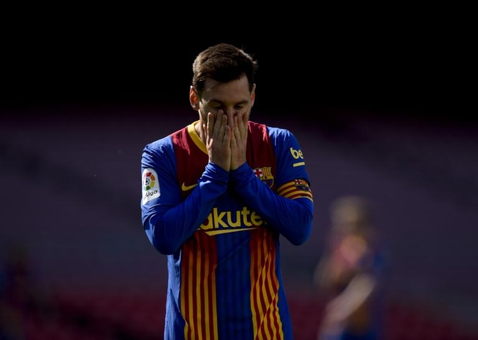 Tin tức Barca: Mất quyền tự quyết để vô địch