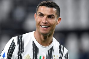 Ronaldo ở lại Juventus với điều kiện nhất định