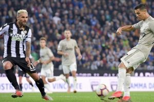 Udinese 2-2 Juventus: Ronaldo dính thẻ vàng khi ăn mừng hụt